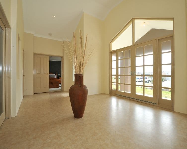 81 Cedar Avenue, Esk - Thumbnail 5