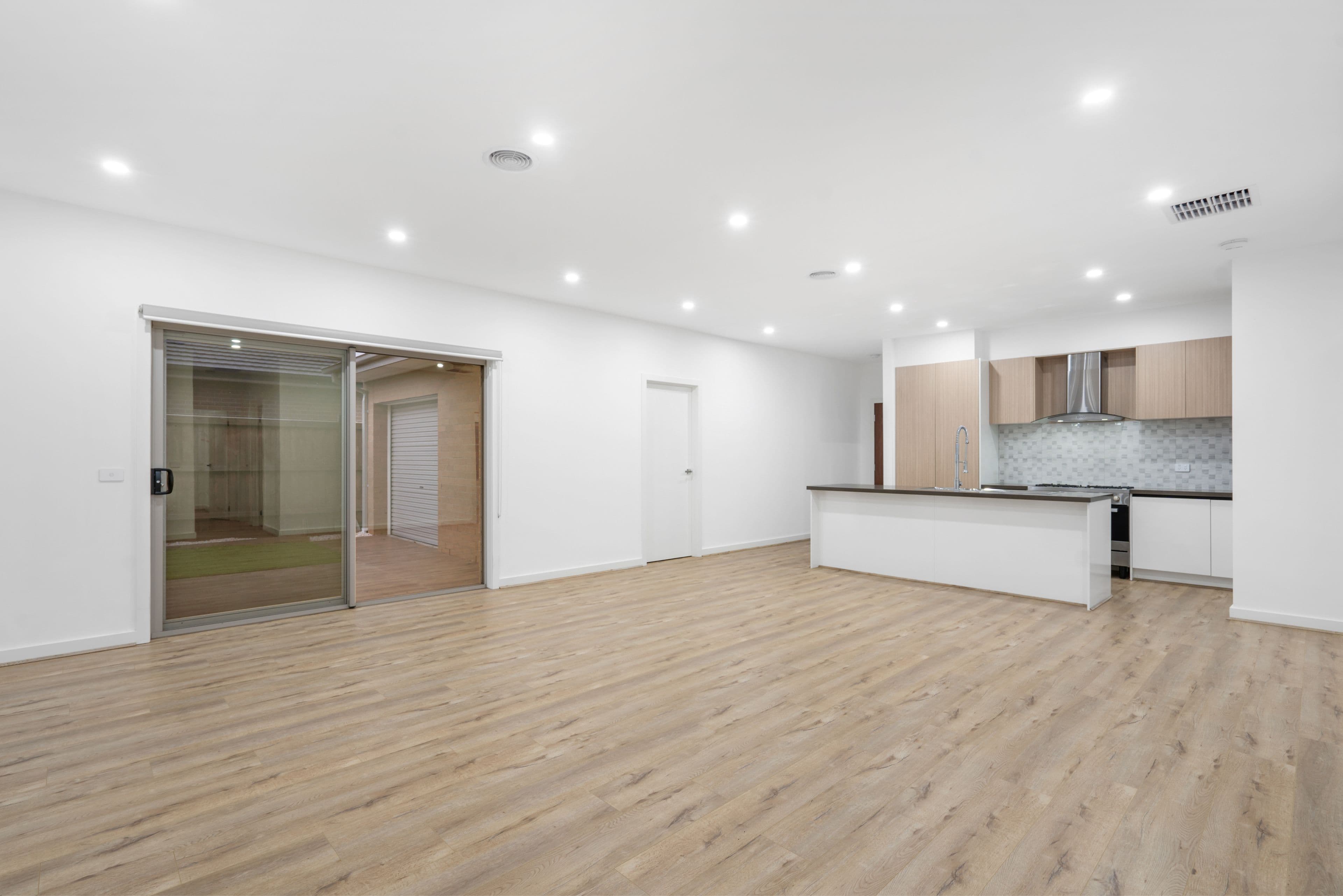 14 Featherwood Drive, AINTREE VIC 3336, Aintree - Thumbnail 4