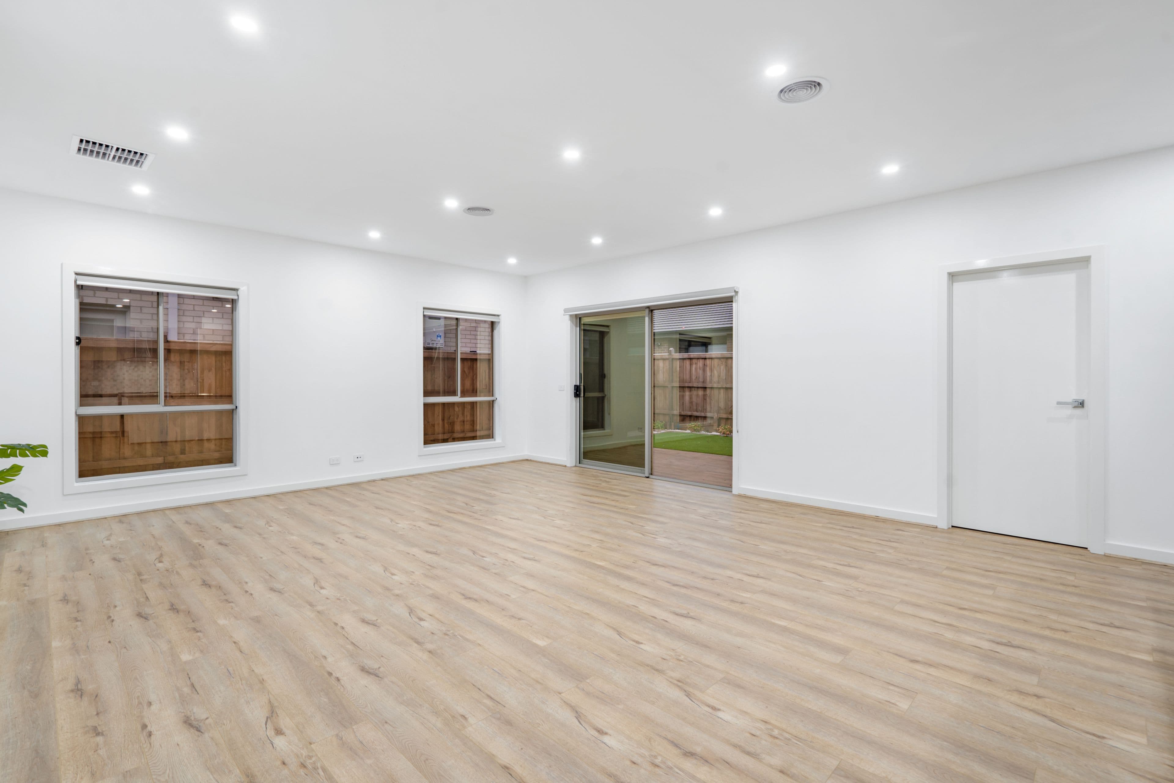 14 Featherwood Drive, AINTREE VIC 3336, Aintree - Thumbnail 5