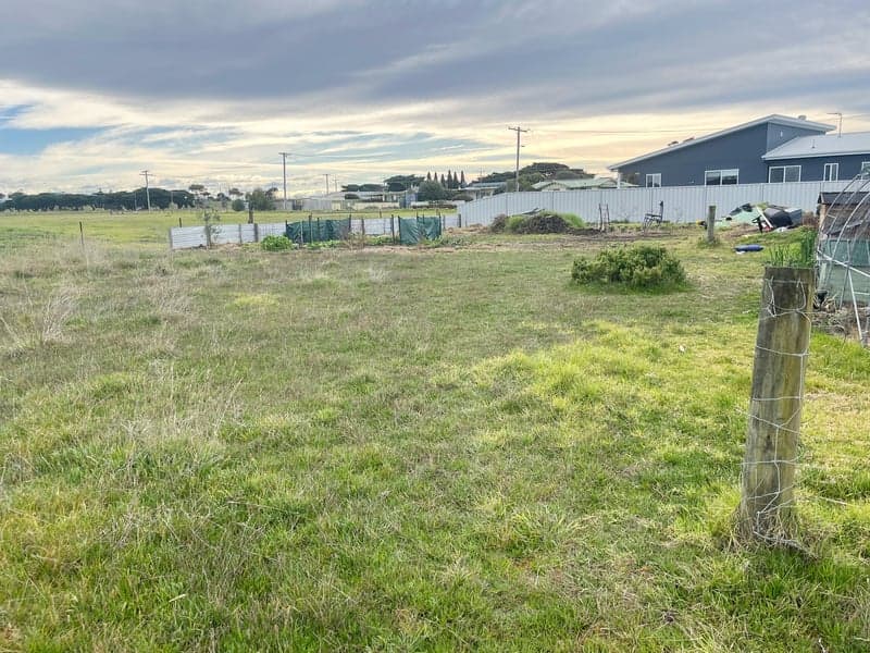 19 Ellen Avenue, Seaspray - Thumbnail 2
