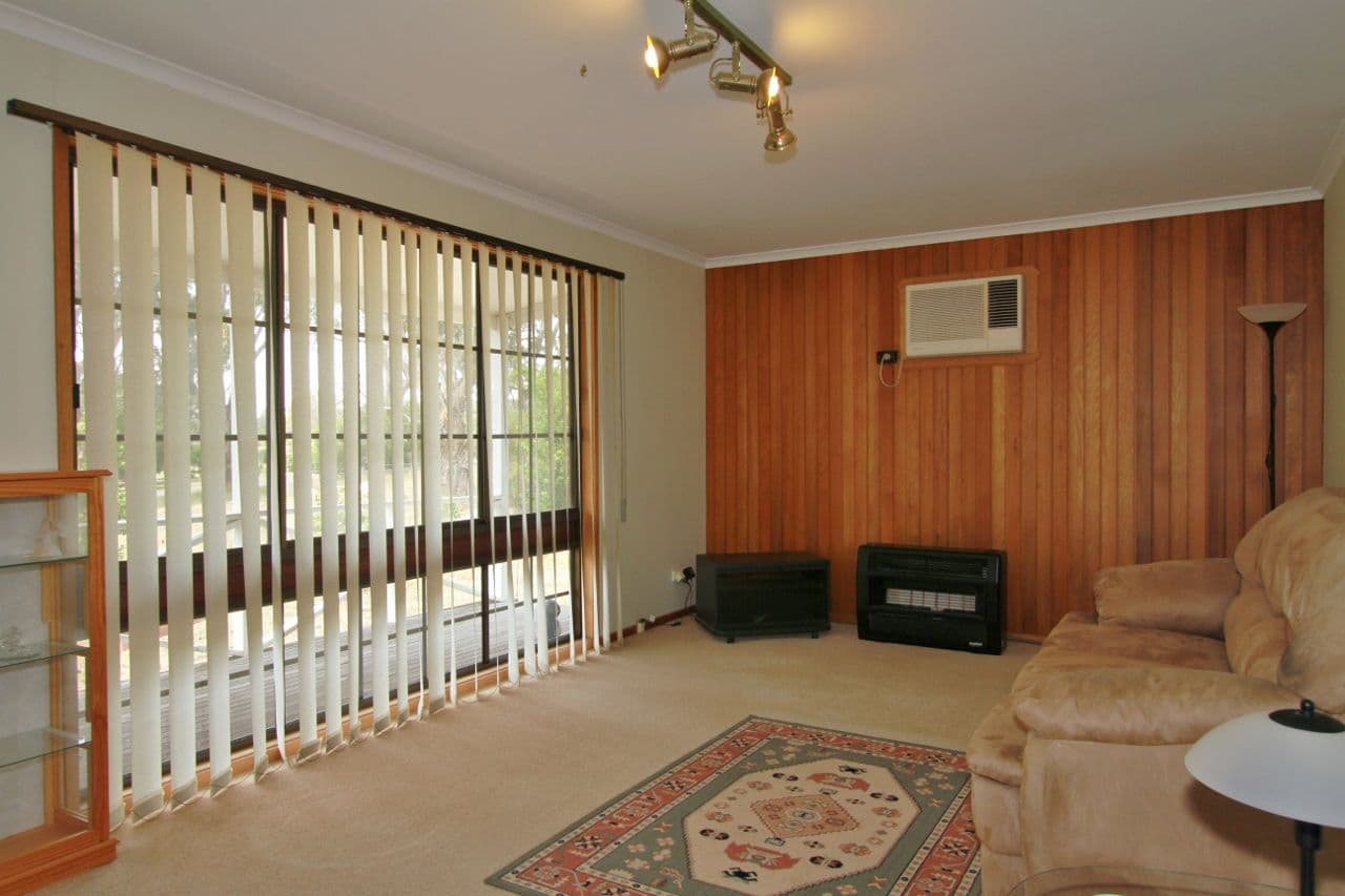 10 Craven Crescent, Heathcote VIC 3523, Heathcote - Thumbnail 3