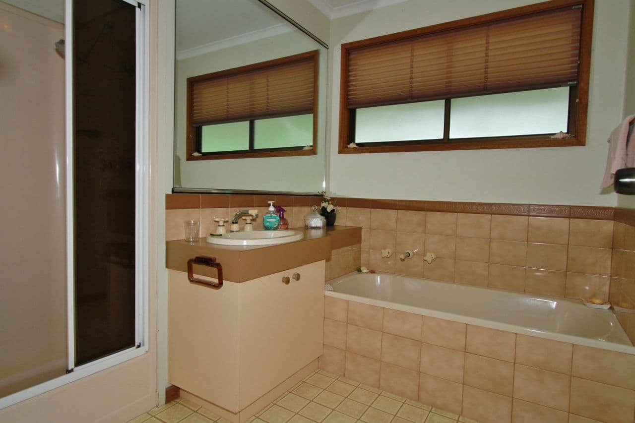 10 Craven Crescent, Heathcote VIC 3523, Heathcote - Thumbnail 6