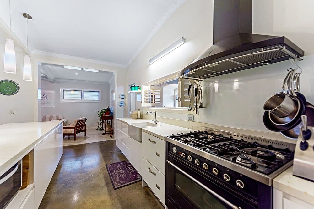 17 Naranga Avenue, Broadbeach Waters QLD 4218, Broadbeach Waters - Thumbnail 3