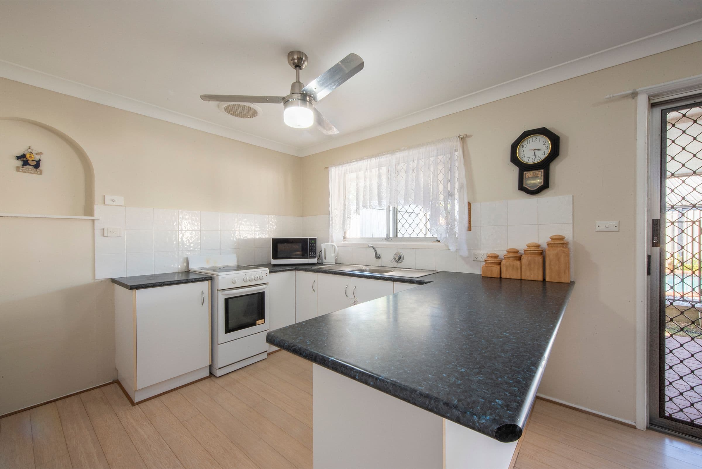27 Glendevon Crescent, Mount Warren Park QLD 4207, Mount Warren Park - Thumbnail 8