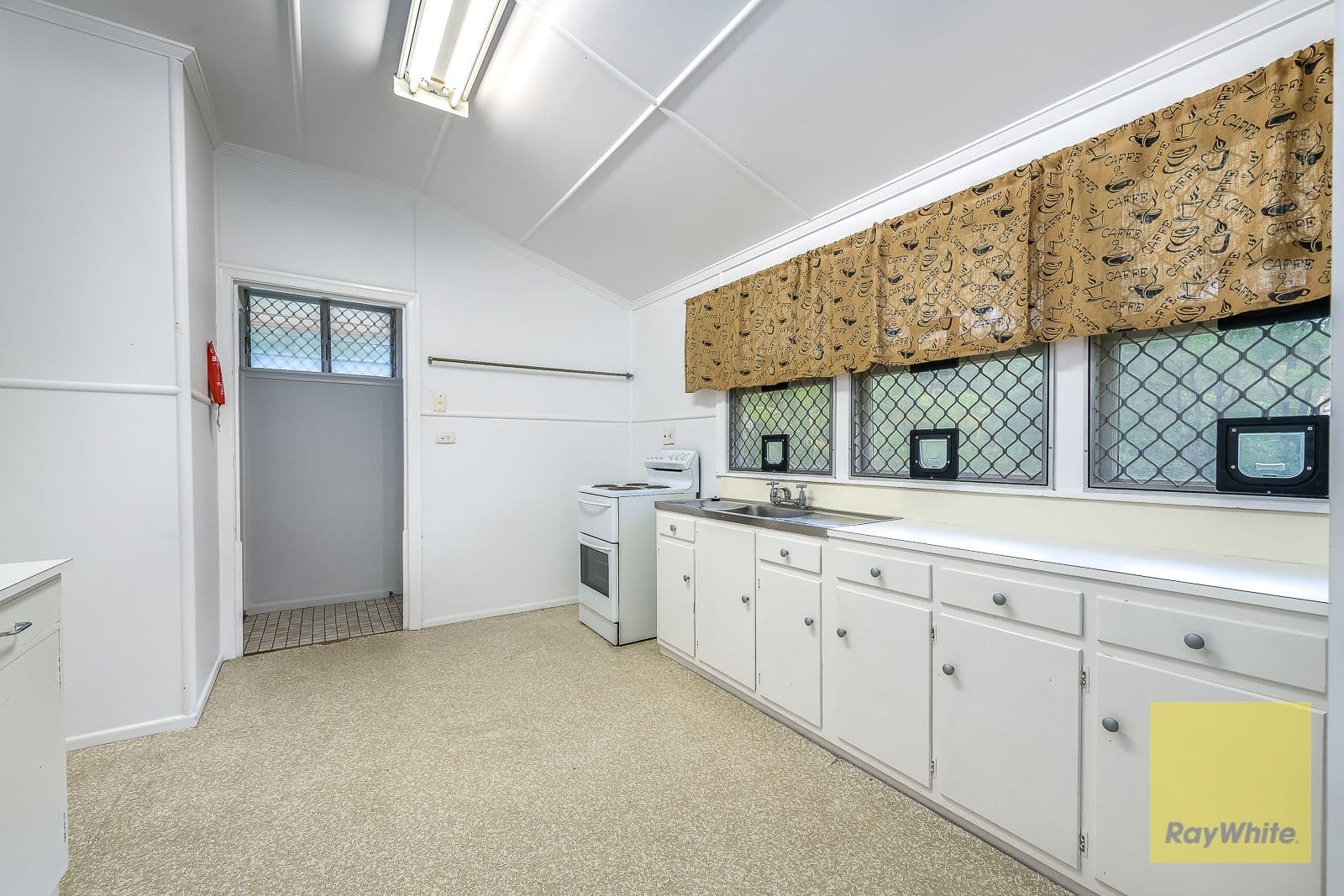 14 Kumbari Avenue, Southport QLD 4215, Southport - Thumbnail 6
