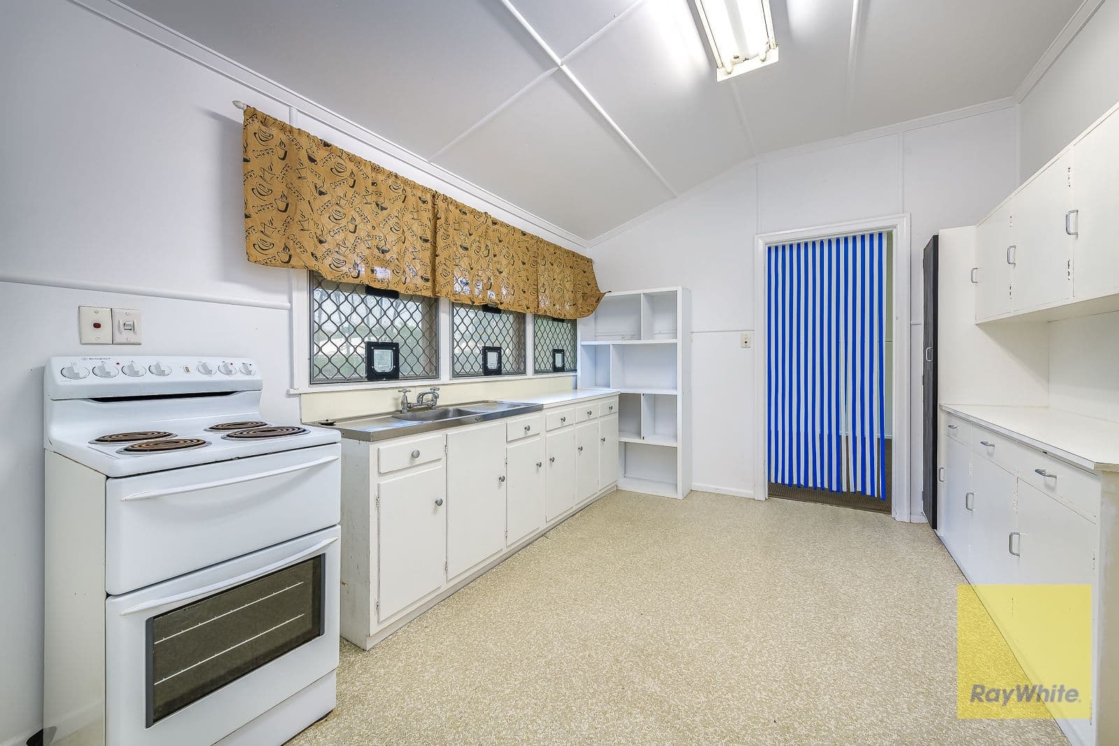14 Kumbari Avenue, Southport QLD 4215, Southport - Thumbnail 7
