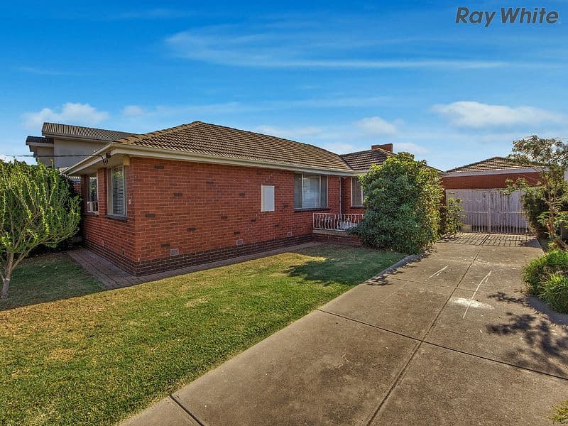 17 Stradbroke Drive, ST ALBANS VIC 3021, St Albans - Image 1