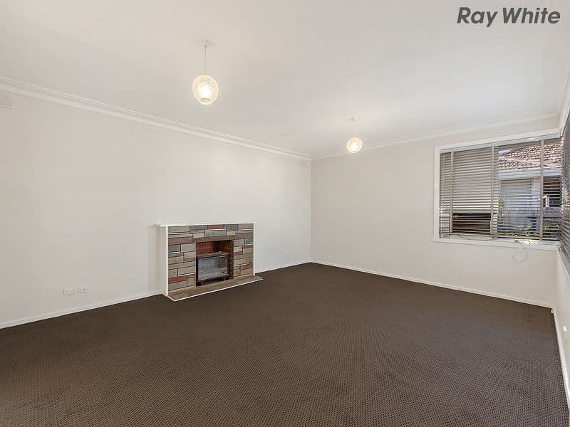 17 Stradbroke Drive, ST ALBANS VIC 3021, St Albans - Thumbnail 2