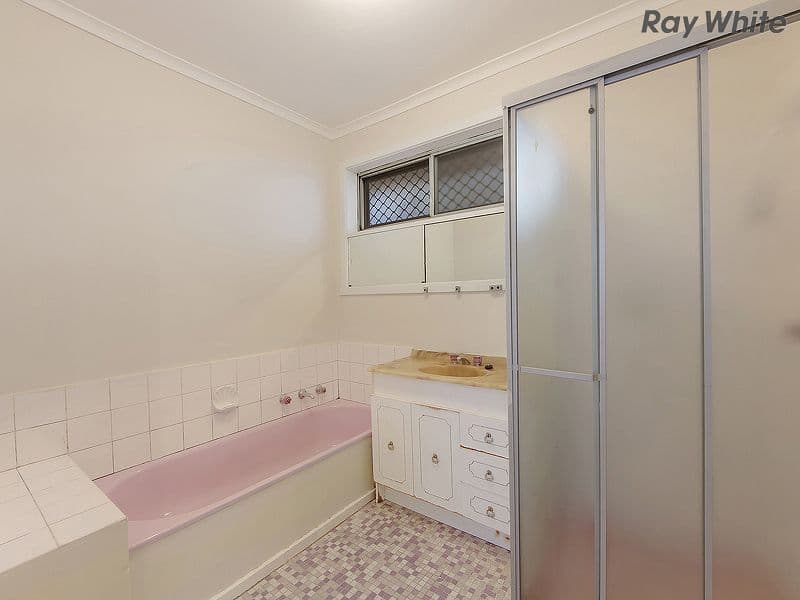 17 Stradbroke Drive, ST ALBANS VIC 3021, St Albans - Thumbnail 4