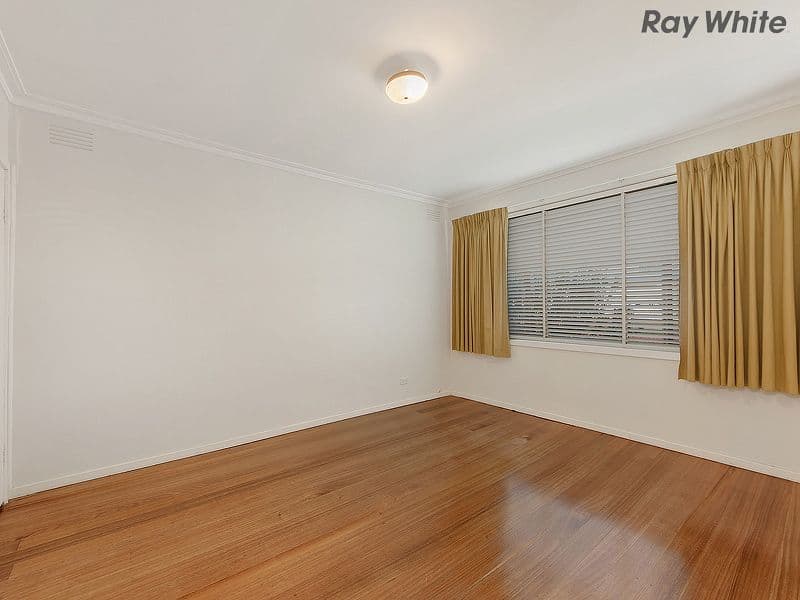 17 Stradbroke Drive, ST ALBANS VIC 3021, St Albans - Thumbnail 5