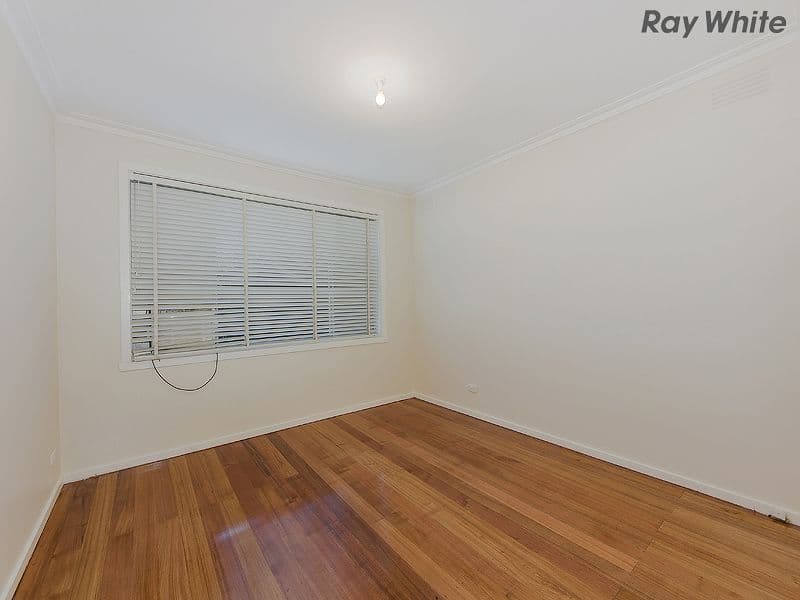 17 Stradbroke Drive, ST ALBANS VIC 3021, St Albans - Thumbnail 6