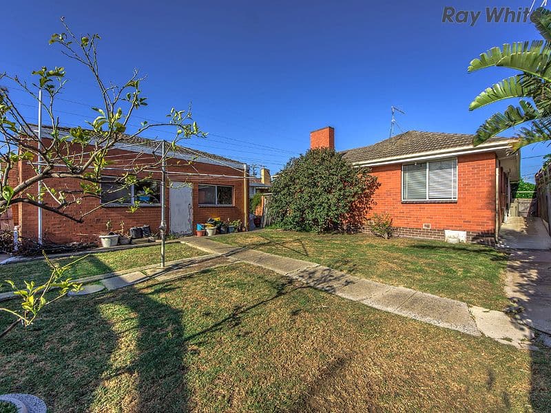 17 Stradbroke Drive, ST ALBANS VIC 3021, St Albans - Thumbnail 7