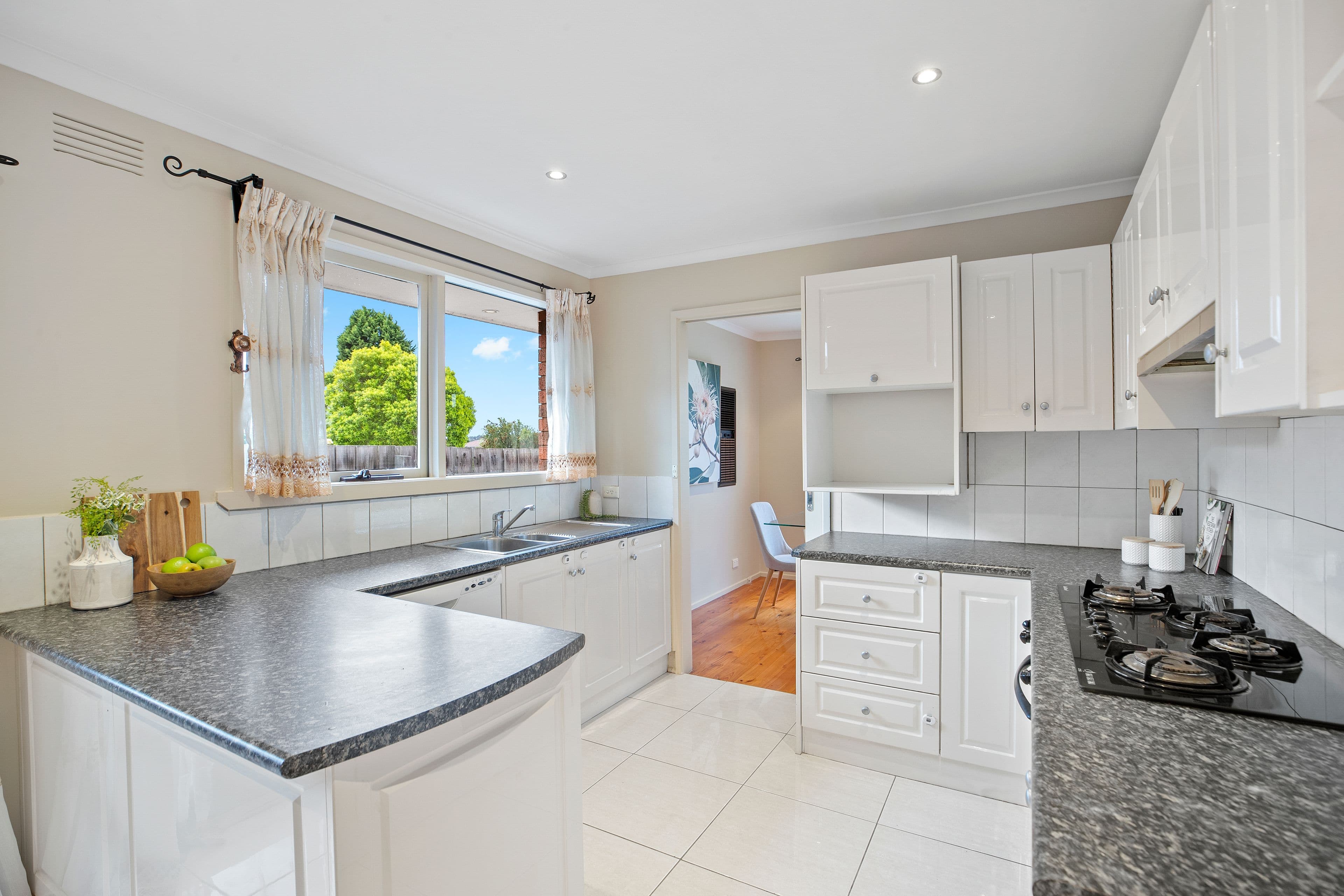 10 Witken Avenue, Wantirna South VIC 3152, Wantirna South - Thumbnail 5