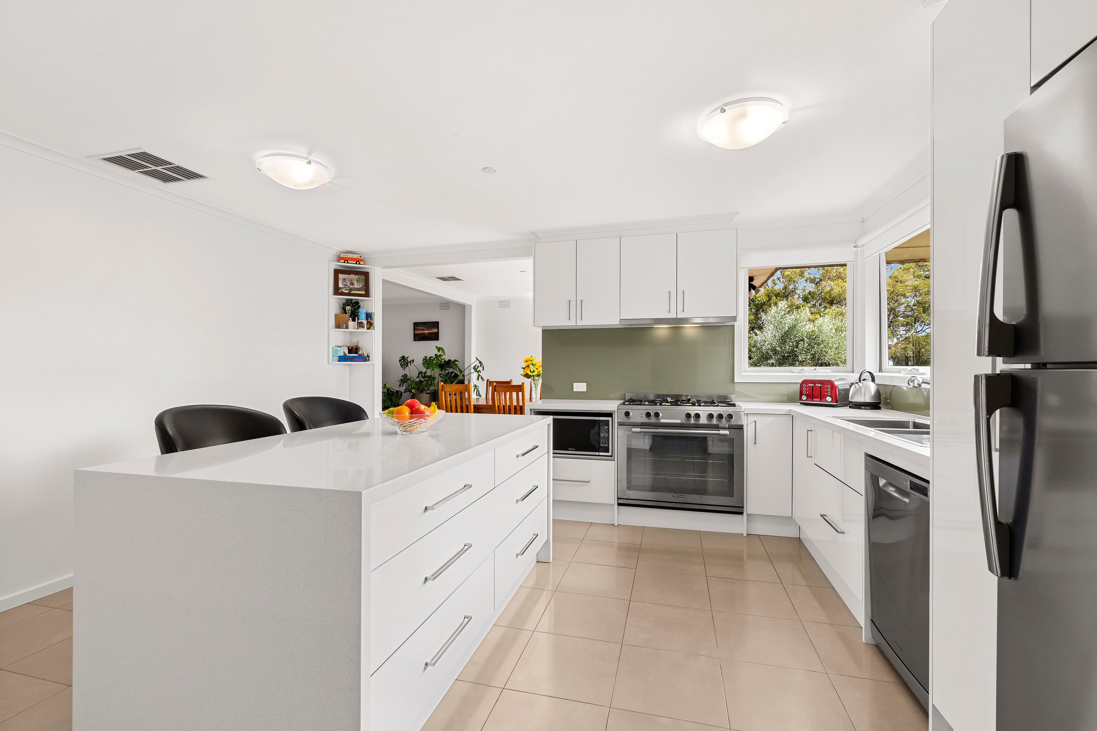 3 Hallmark Close, Mill Park VIC 3082, Mill Park - Thumbnail 2