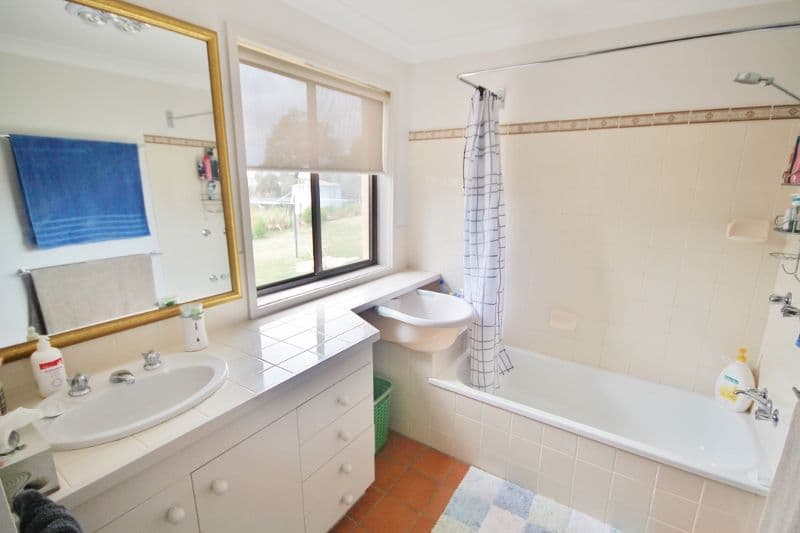 16 Reynolds Lane, YOUNG NSW 2594, Young - Thumbnail 8