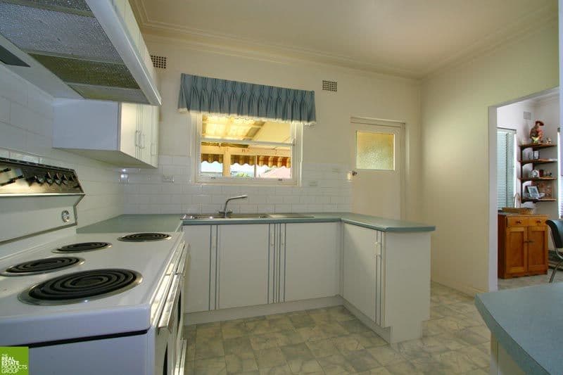 6 St Georges Avenue, FIGTREE NSW 2525, Figtree - Thumbnail 4