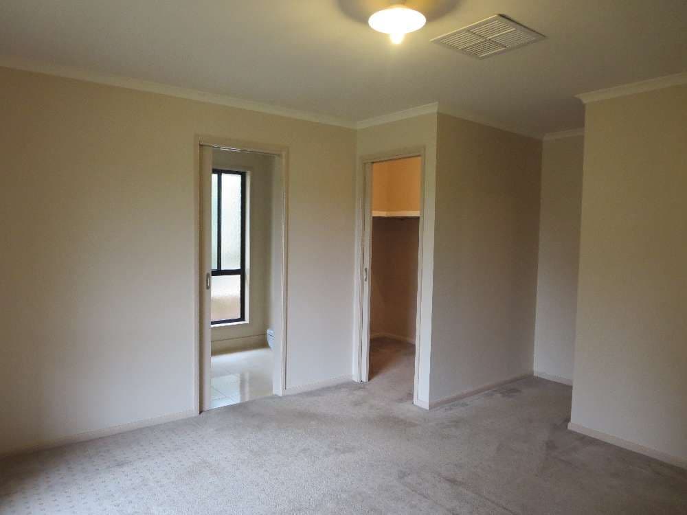 1 St Levans Place, LAVINGTON NSW 2641, Lavington - Thumbnail 5