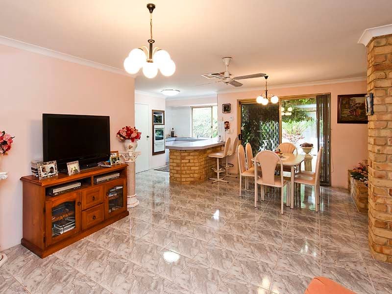26 Coronata Drive, WARNBRO WA 6169, Warnbro - Thumbnail 2