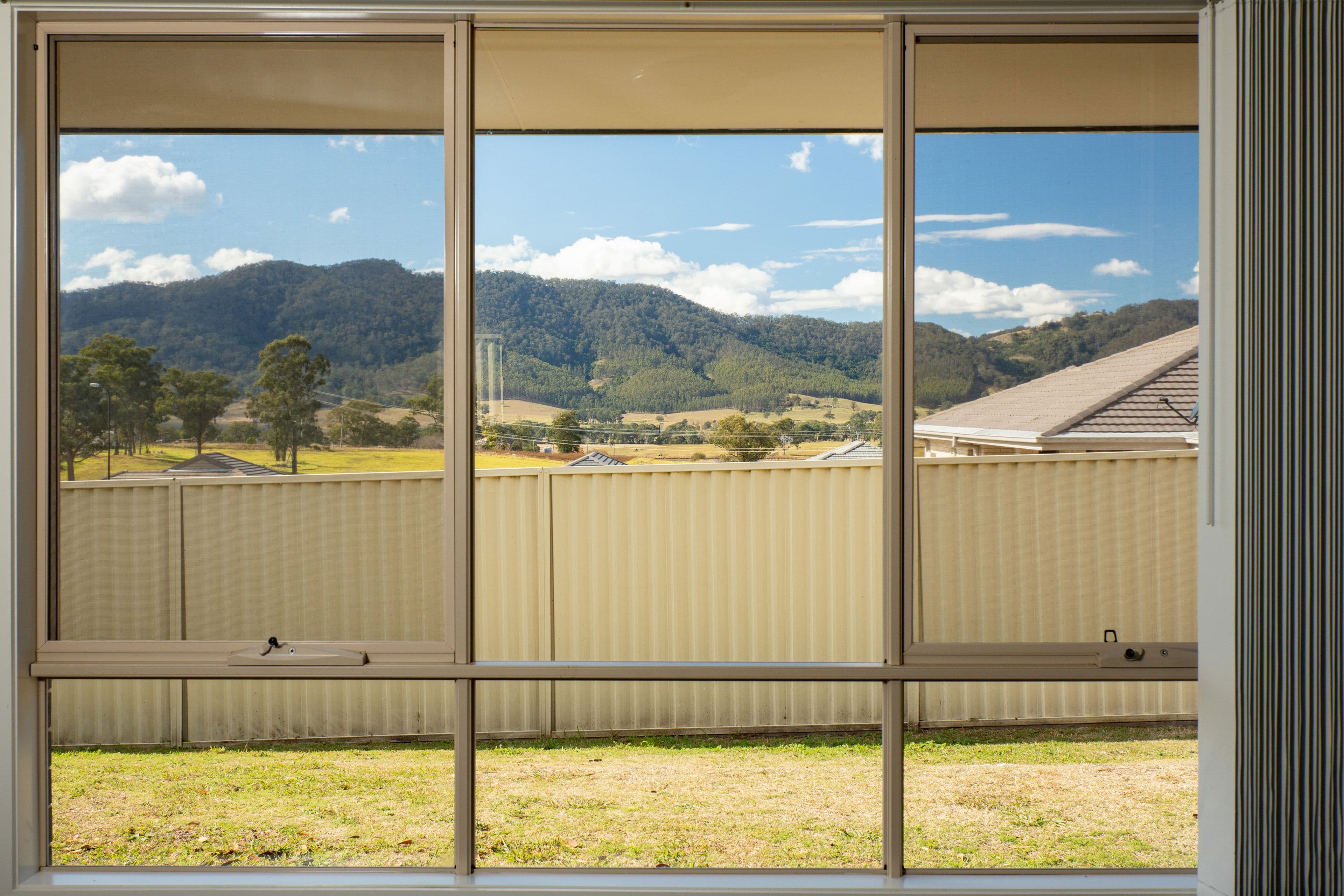 36 White Circuit, Gloucester - Thumbnail 2