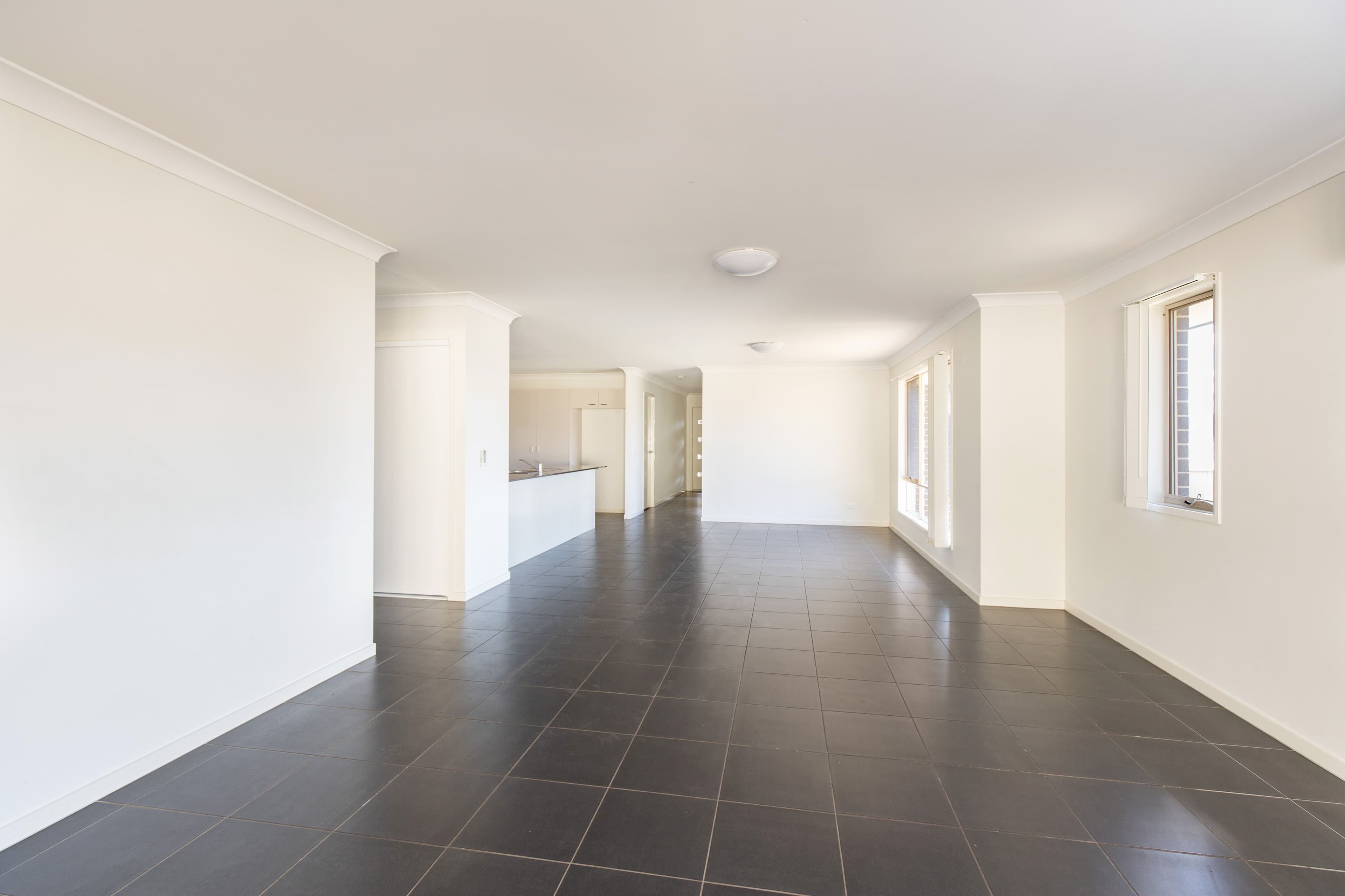 36 White Circuit, Gloucester - Thumbnail 5