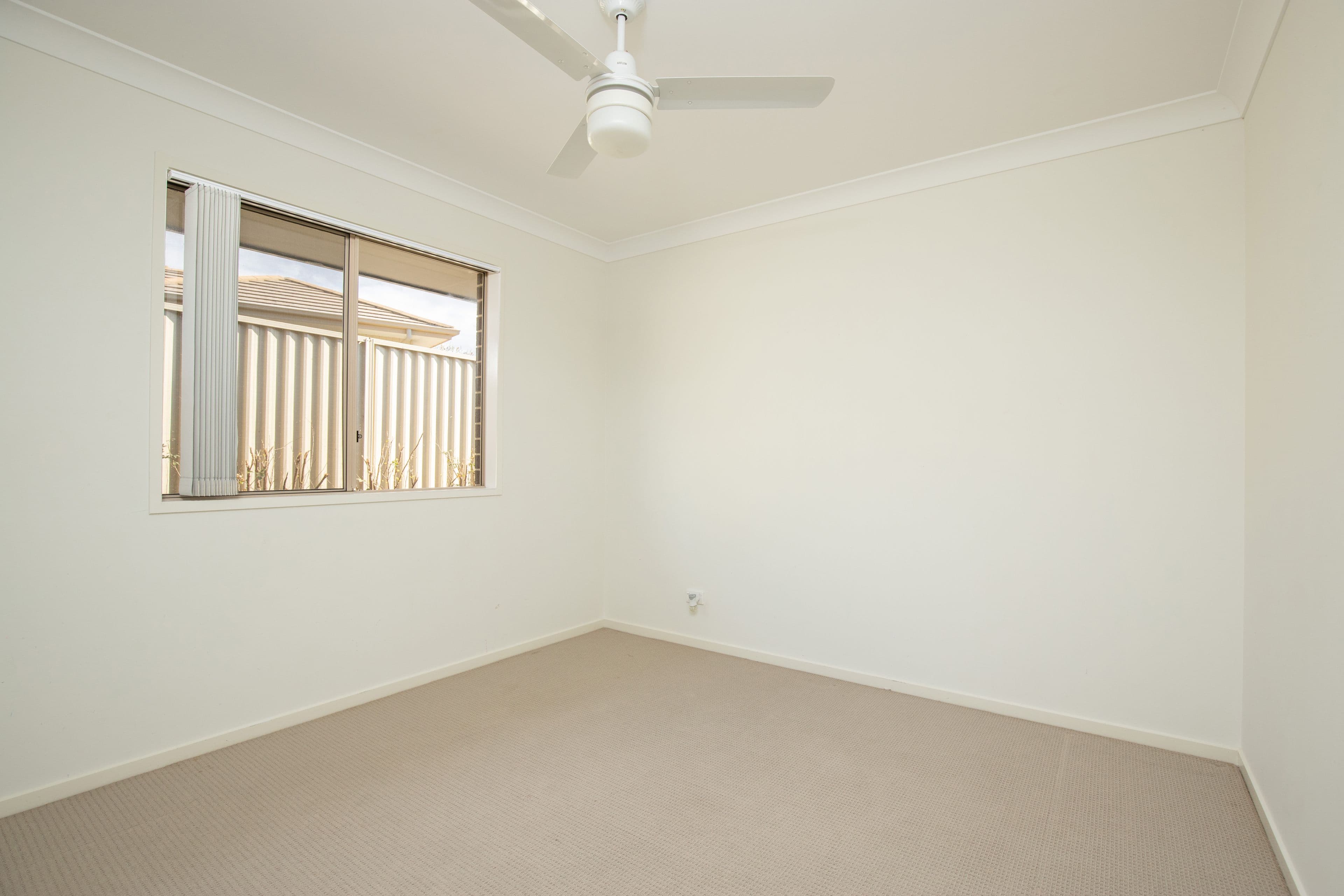36 White Circuit, Gloucester - Thumbnail 8