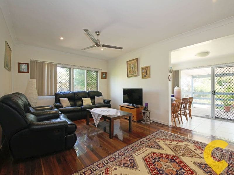 115 Hoskins Street, Sandgate - Thumbnail 2