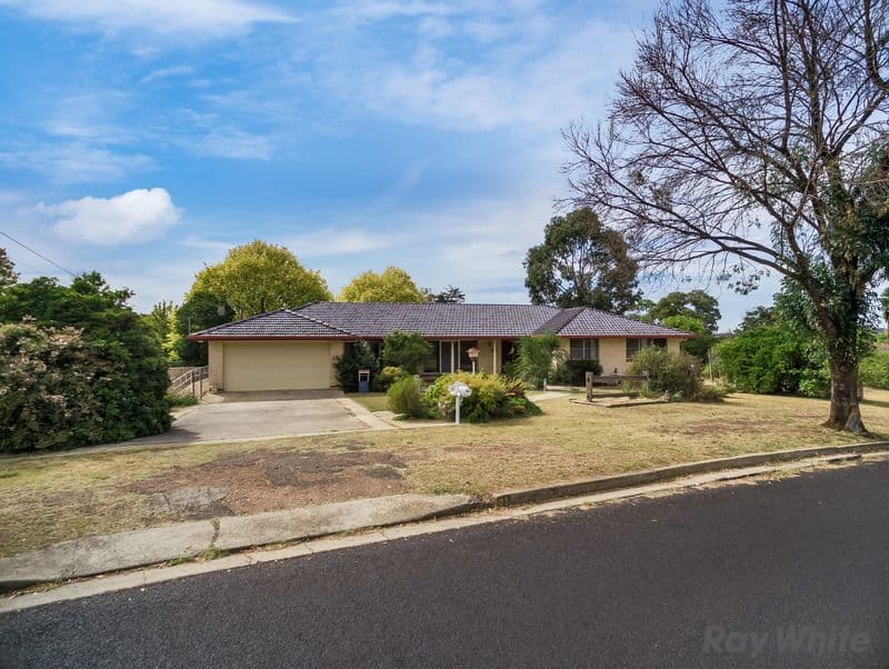 11 Chestnut Avenue, Armidale - Thumbnail 3