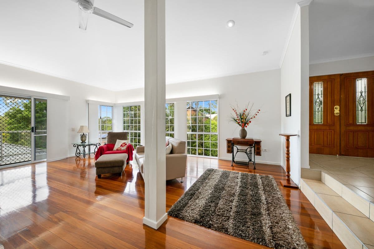 4 Moncrieff Court, Mount Ommaney QLD 4074, Mount Ommaney - Thumbnail 3