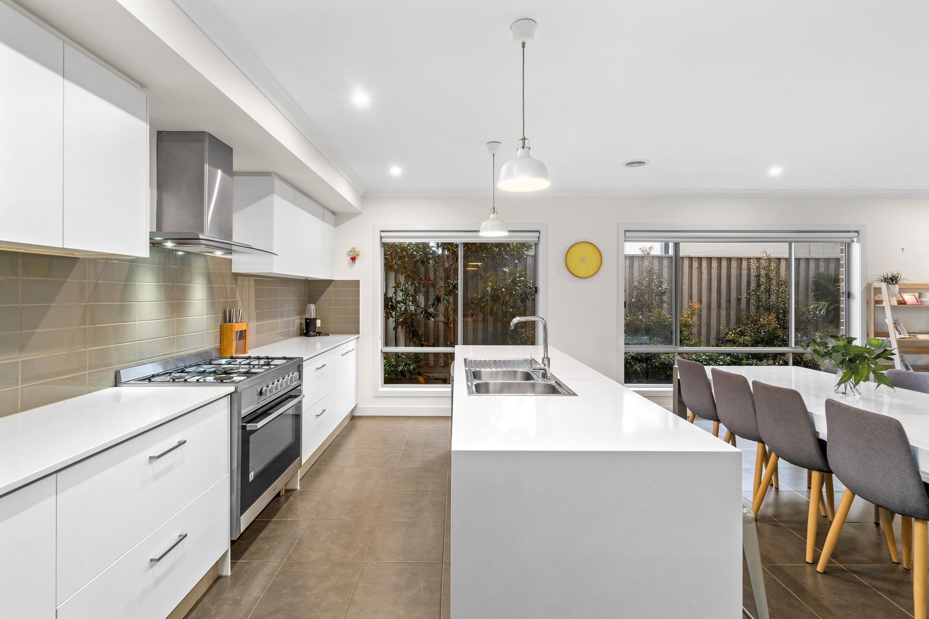 23 Gravillia Grove, Wantirna South VIC 3152, Wantirna South - Thumbnail 2