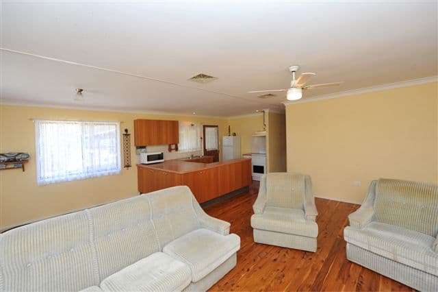 18 Graman Street, KINGSTHORPE QLD 4400, Kingsthorpe - Thumbnail 3