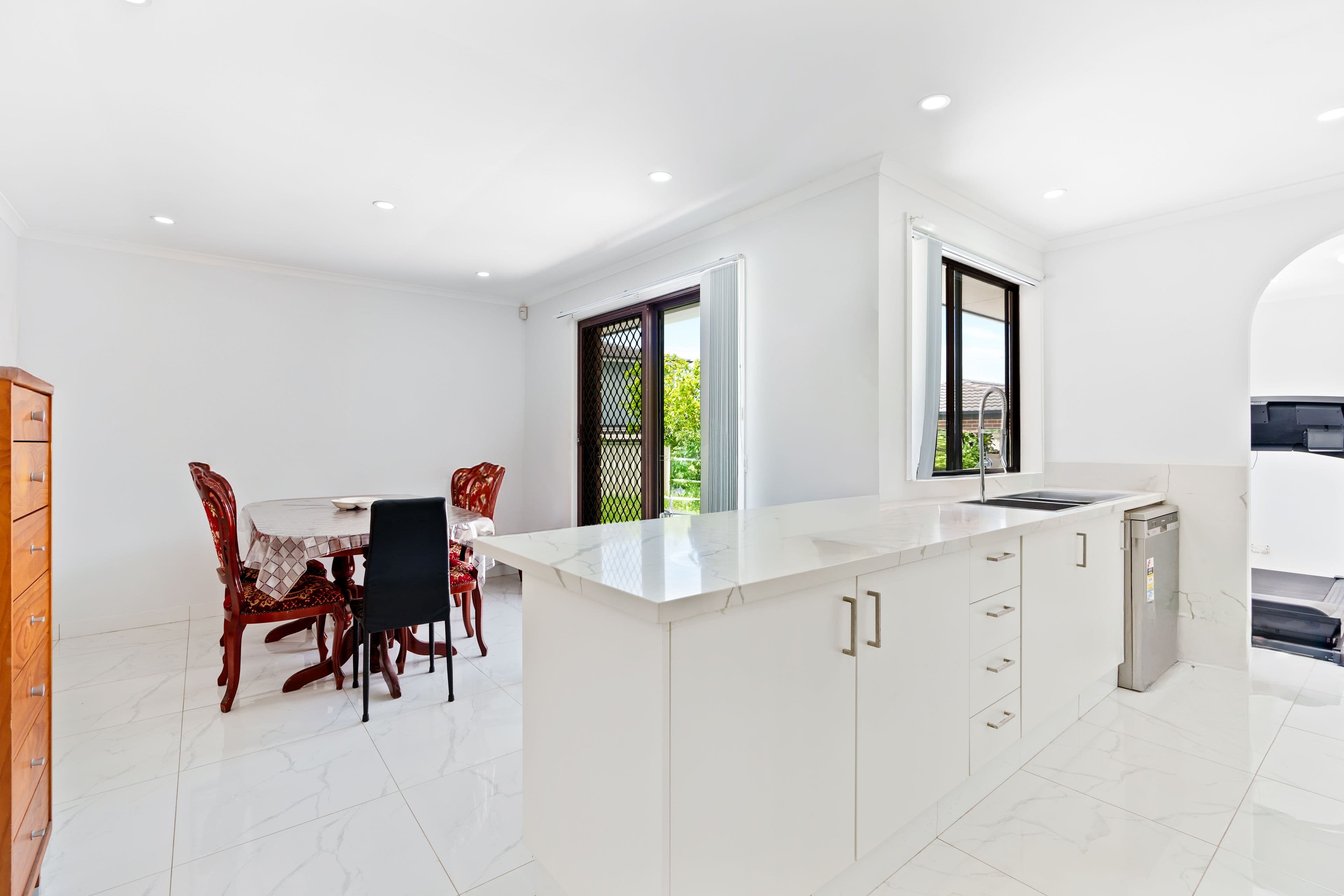 8 Lansbury Street, Edensor Park NSW 2176, Edensor Park - Thumbnail 4