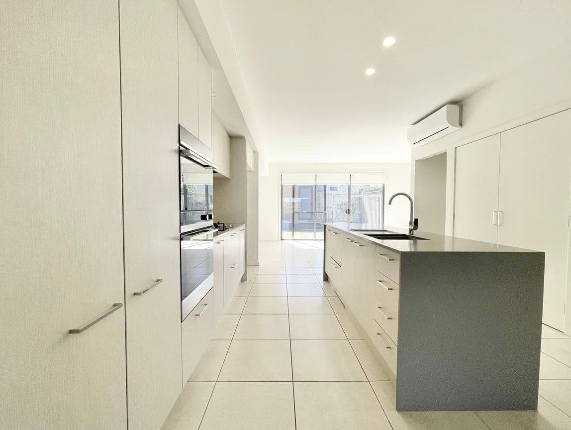 29 Fairbank Drive, GLEDSWOOD HILLS NSW 2557, Gledswood Hills - Thumbnail 2