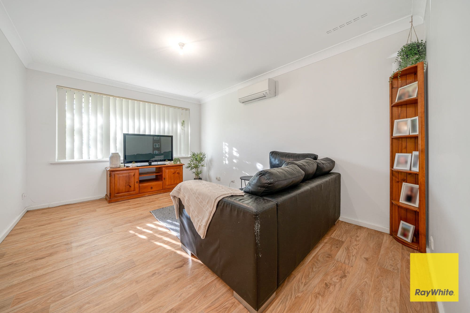 17 Brecknock Way, Girrawheen WA 6064, Girrawheen - Thumbnail 3