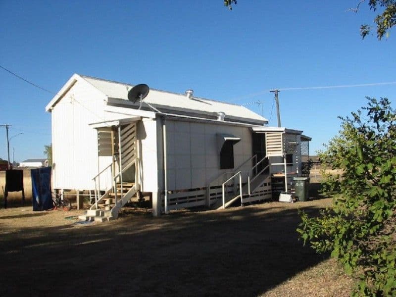13 - 15 Disraeli, HUGHENDEN QLD 4821, Hughenden - Thumbnail 4