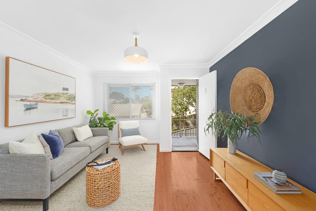 2/58 Robertson Street, Coniston - Image 1