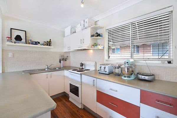 19 Darrambal Street, Chevron Island QLD 4217, Chevron Island - Thumbnail 3