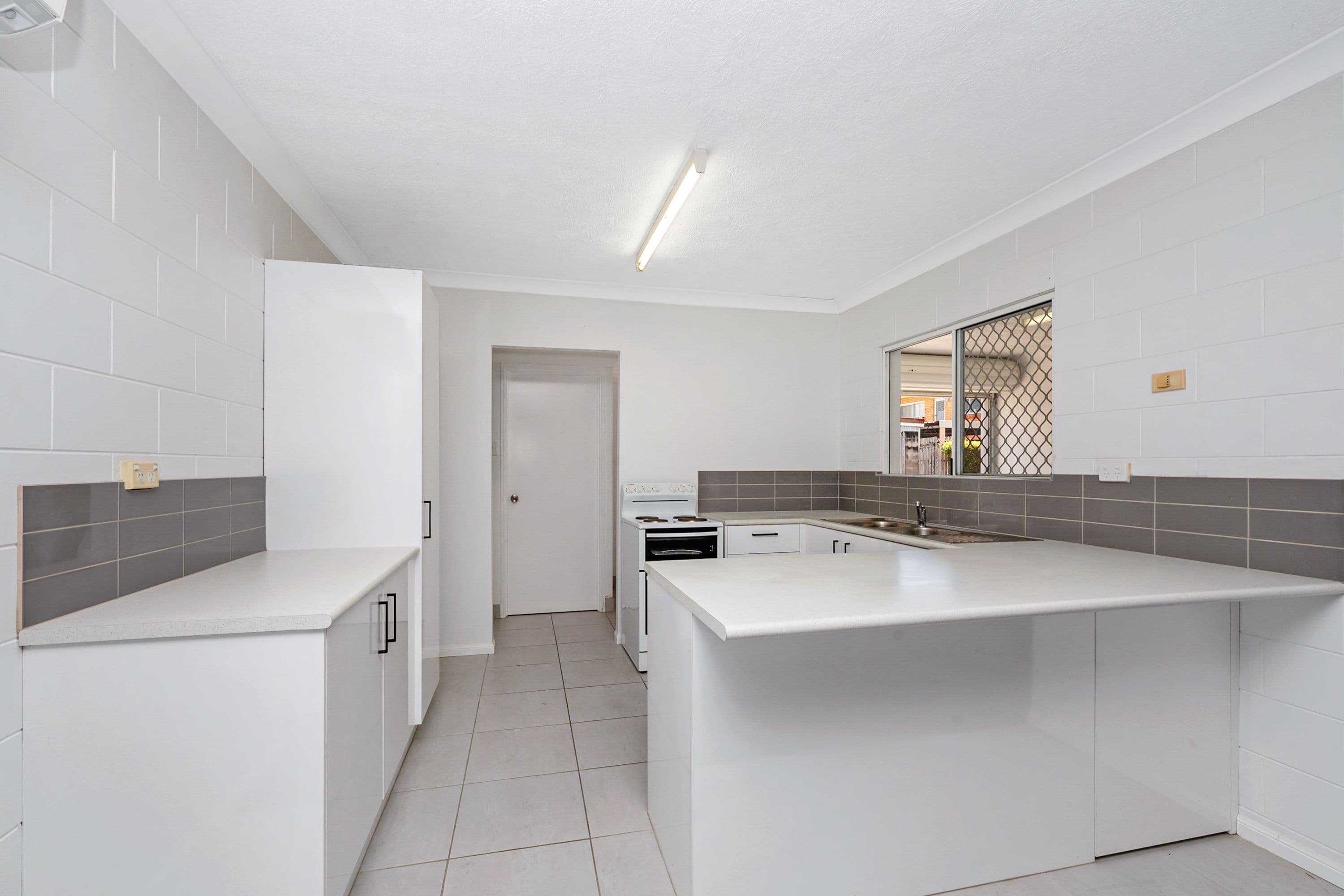 20 Carr Street, Hermit Park QLD 4812, Hermit Park - Thumbnail 2