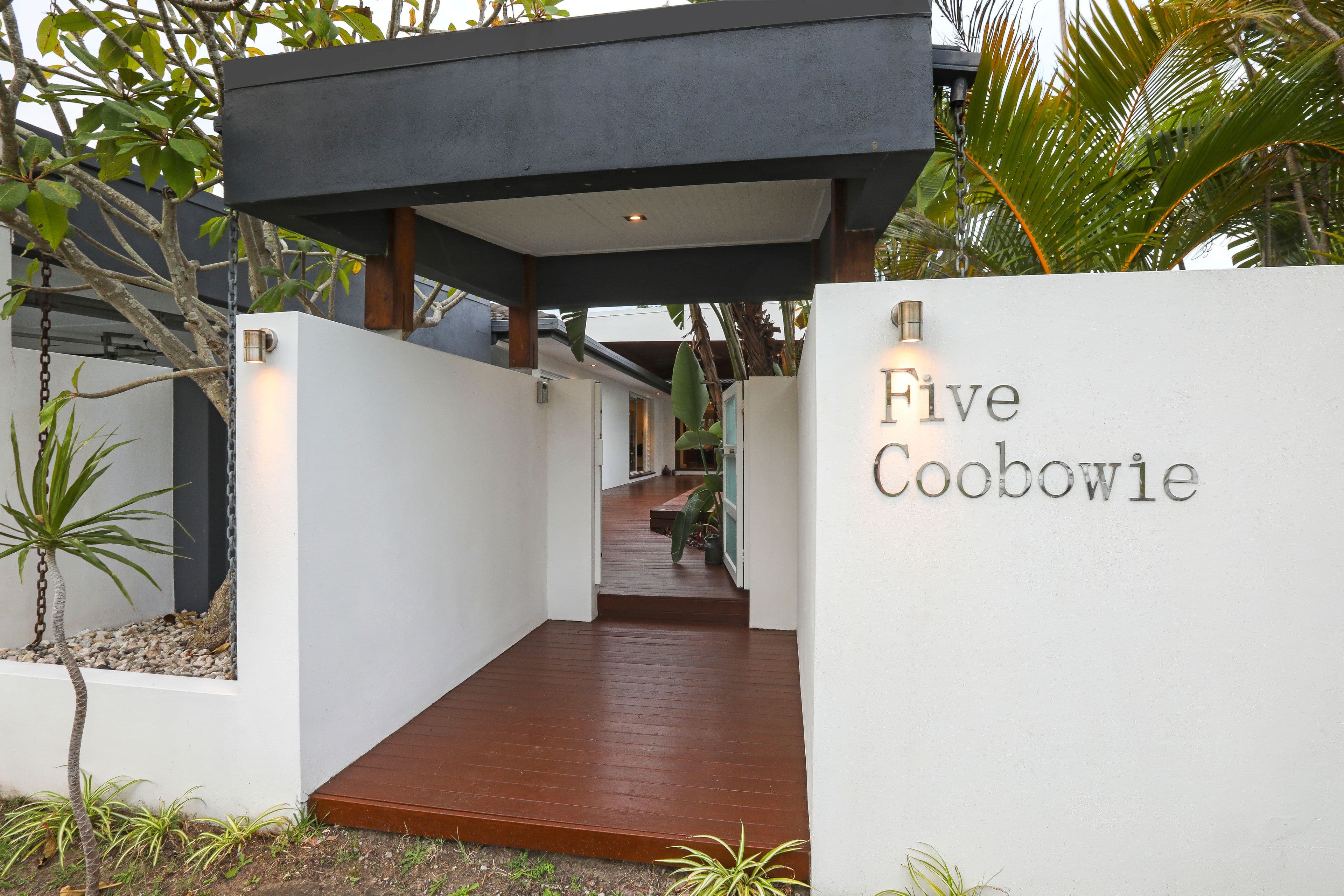 5 Coobowie Street, Broadbeach Waters QLD 4218, Broadbeach Waters - Thumbnail 3