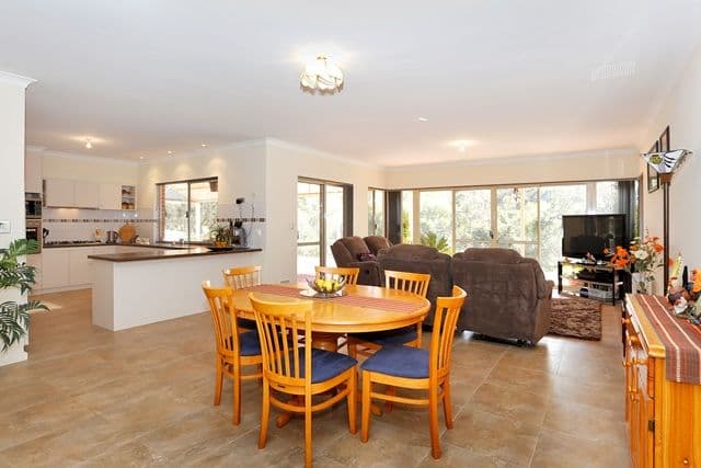200 Ridgewood Loop, BULLSBROOK WA 6084, Bullsbrook - Thumbnail 5