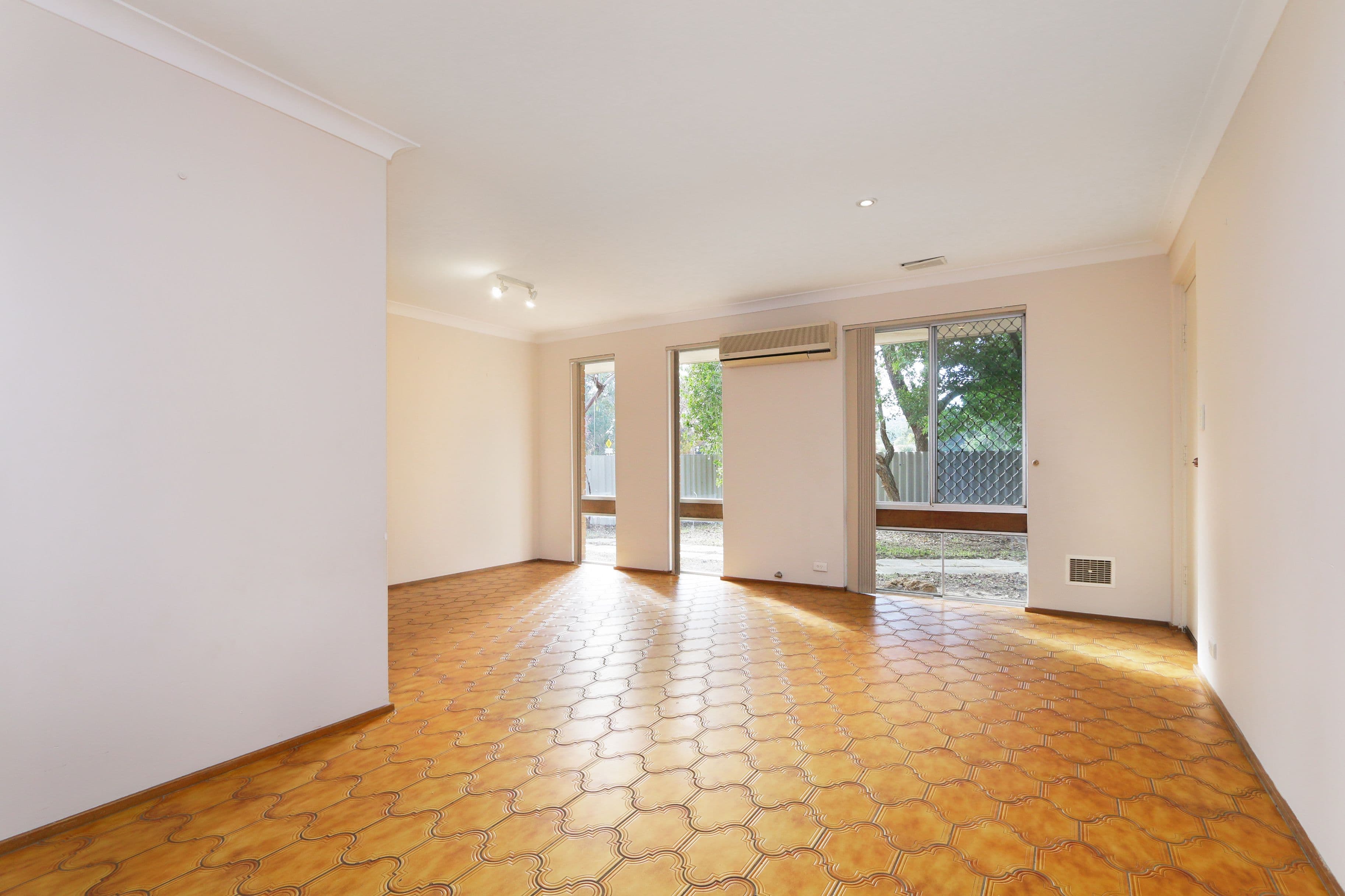 1 Castle Place, Armadale WA 6112, Armadale - Thumbnail 2