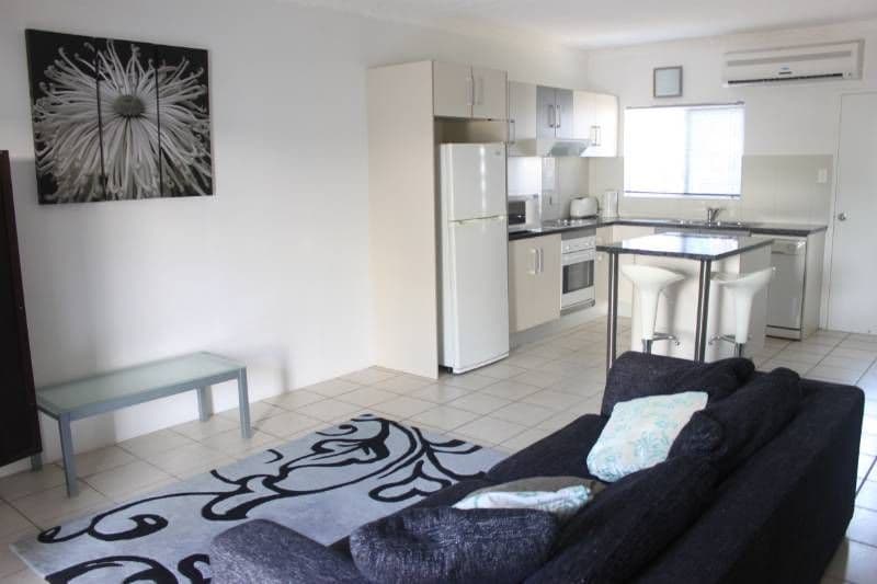 222 Grafton Street, CAIRNS NORTH QLD 4870, Cairns North - Thumbnail 2