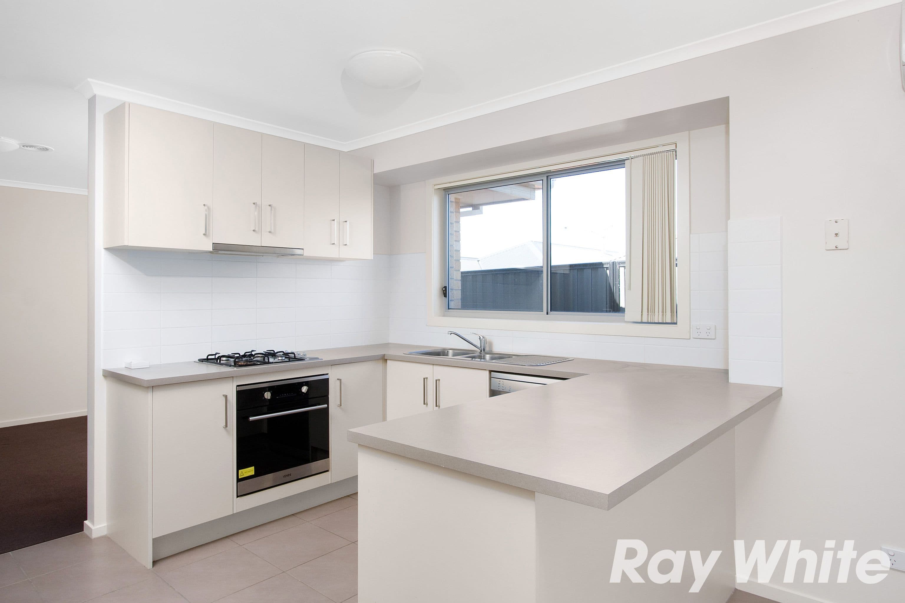 42 Botham Crescent, Pakenham VIC 3810, Pakenham - Thumbnail 2