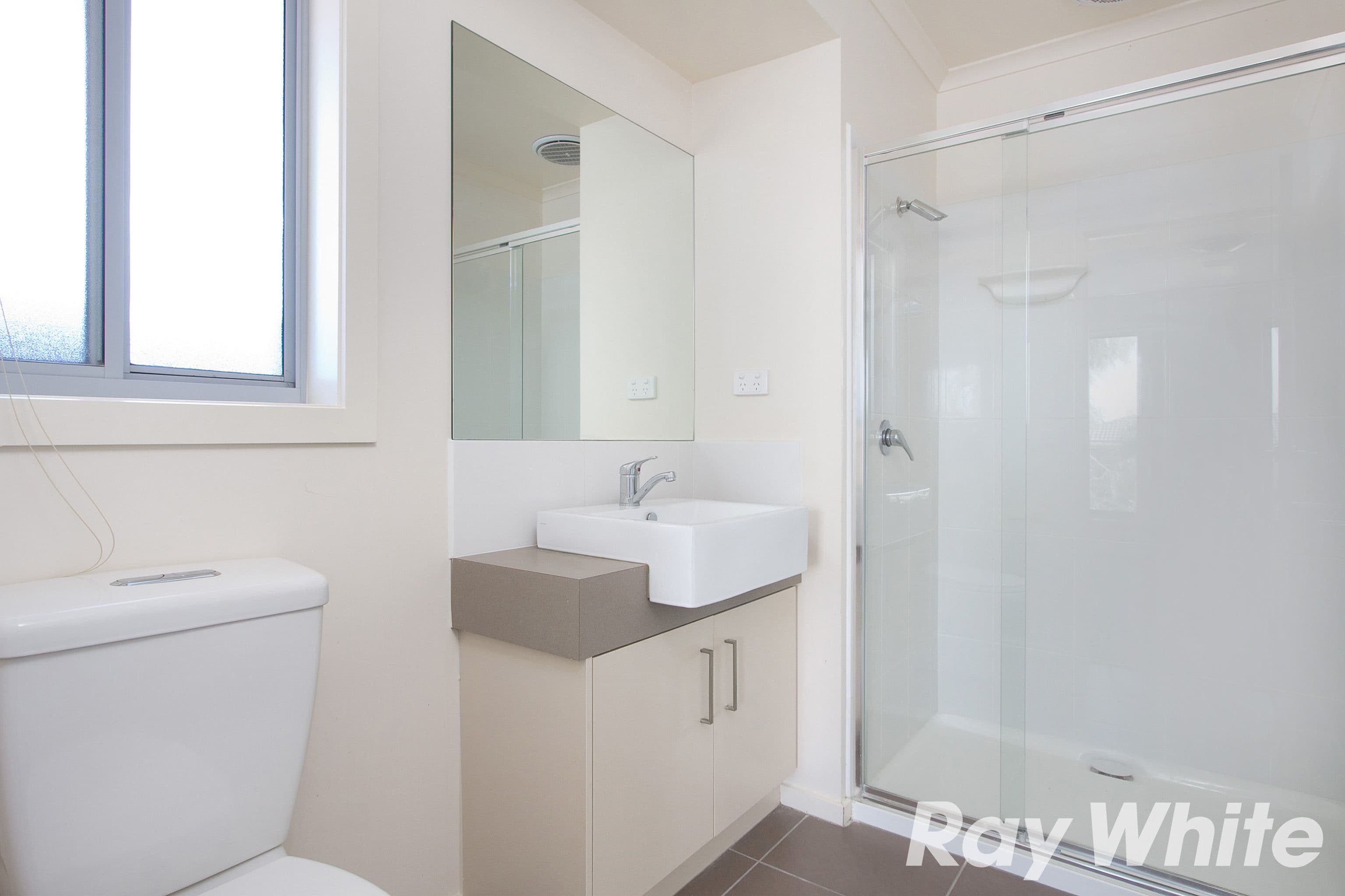 42 Botham Crescent, Pakenham VIC 3810, Pakenham - Thumbnail 6