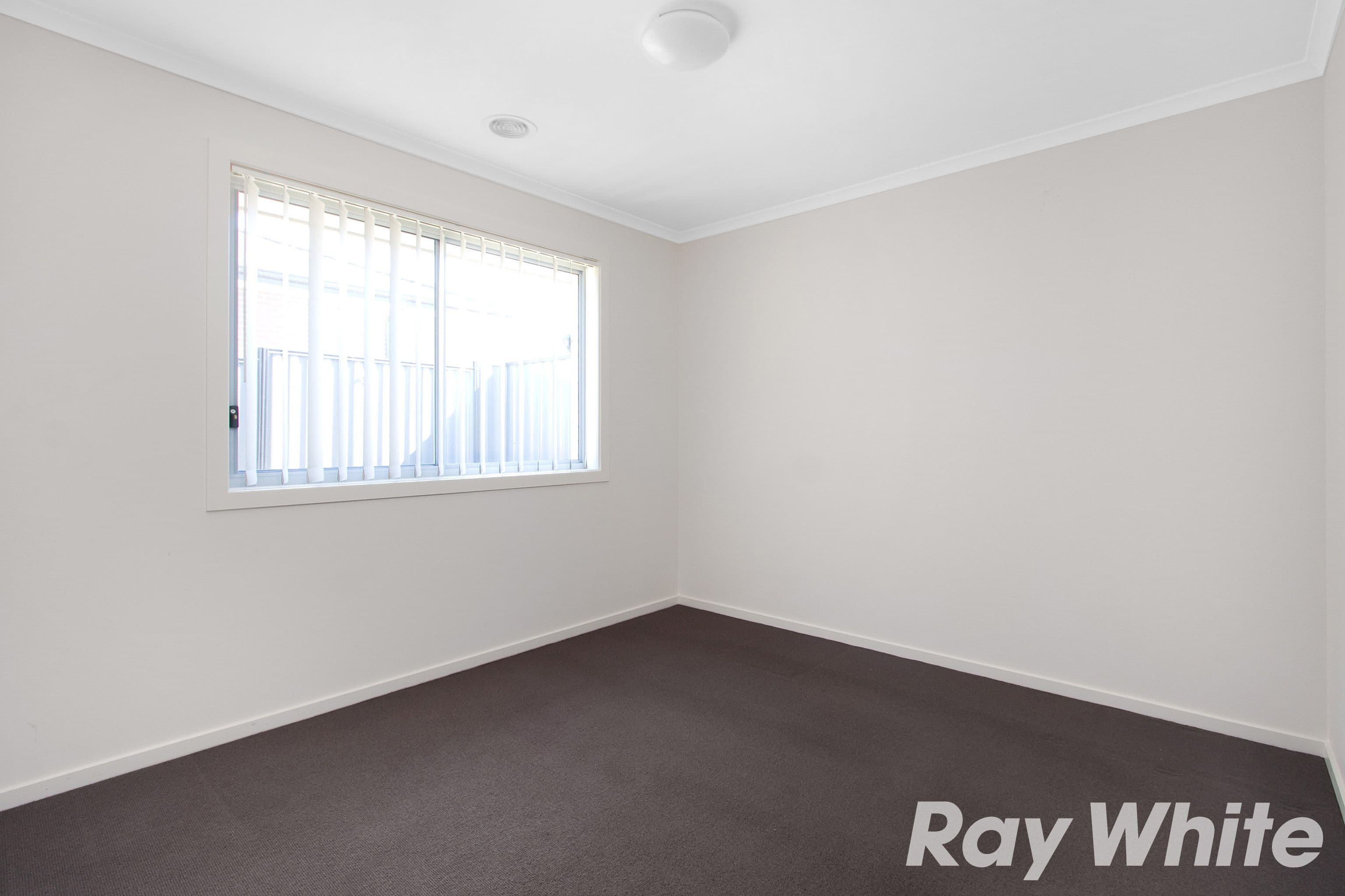 42 Botham Crescent, Pakenham VIC 3810, Pakenham - Thumbnail 8
