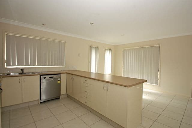 51 Wanderer Crescent, SPRINGFIELD LAKES QLD 4300, Springfield Lakes - Thumbnail 3