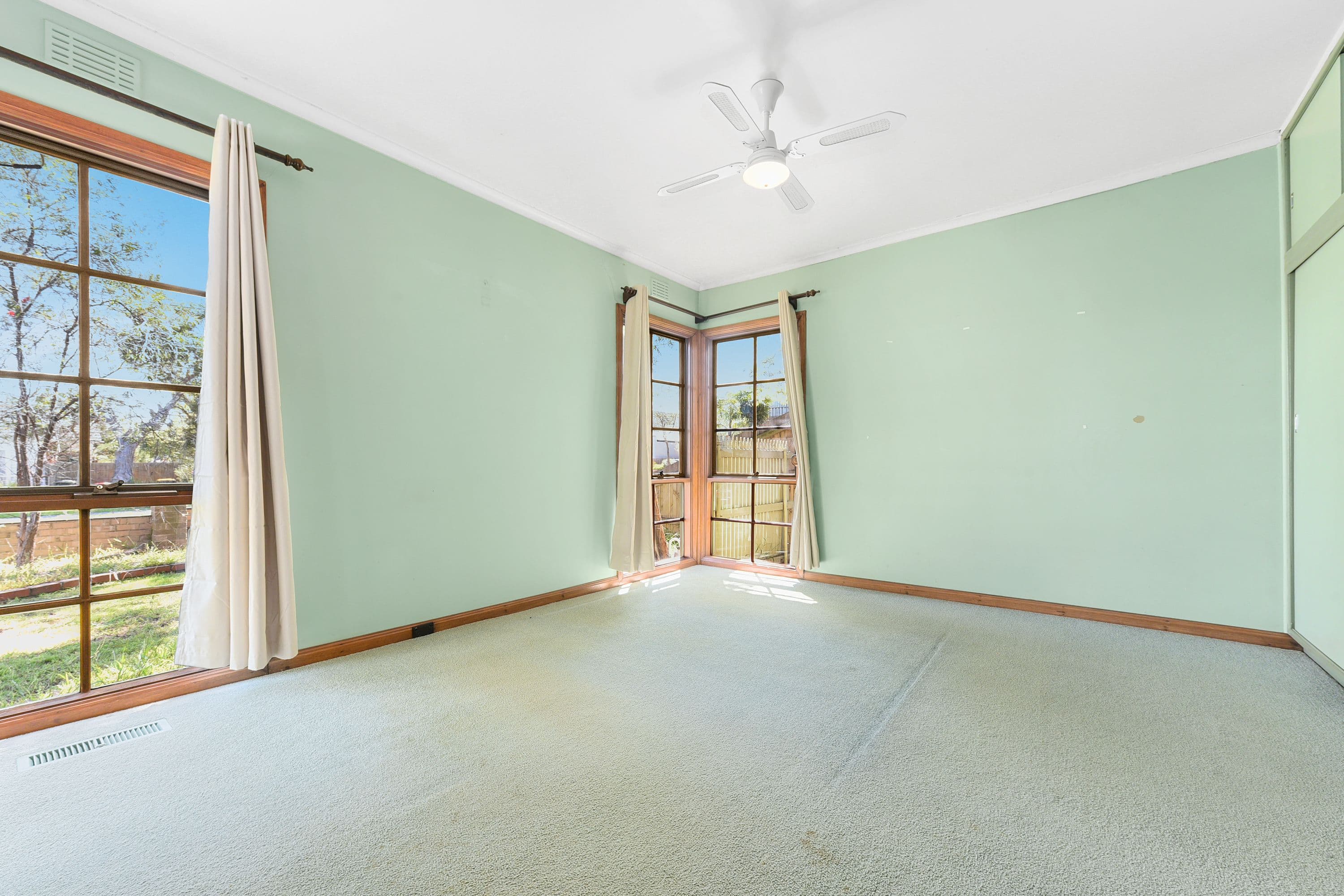 2 Gordon Avenue, Oakleigh East VIC 3166, Oakleigh East - Thumbnail 3