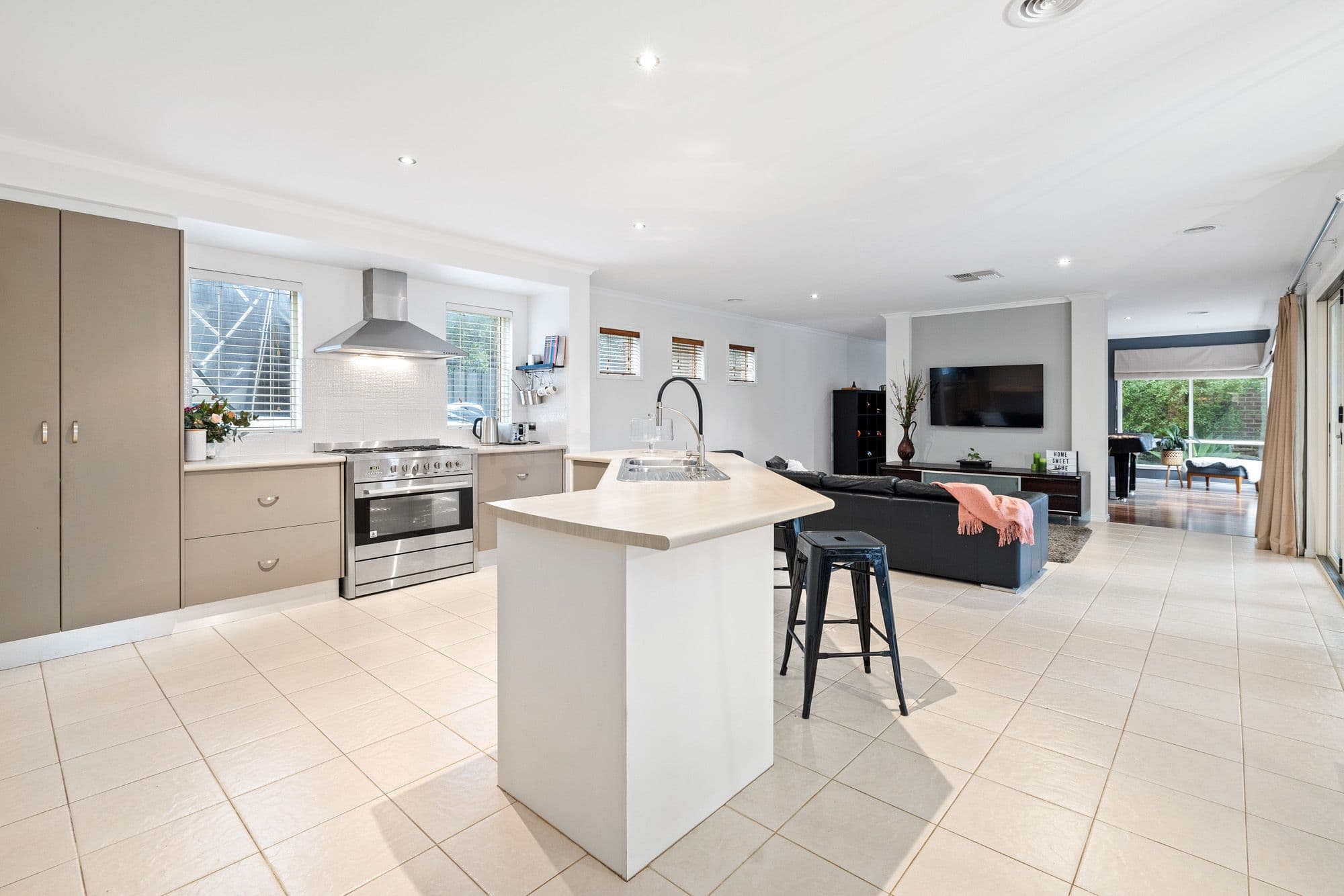 2 Yellow Gum Way, MANOR LAKES VIC 3024, Manor Lakes - Thumbnail 2