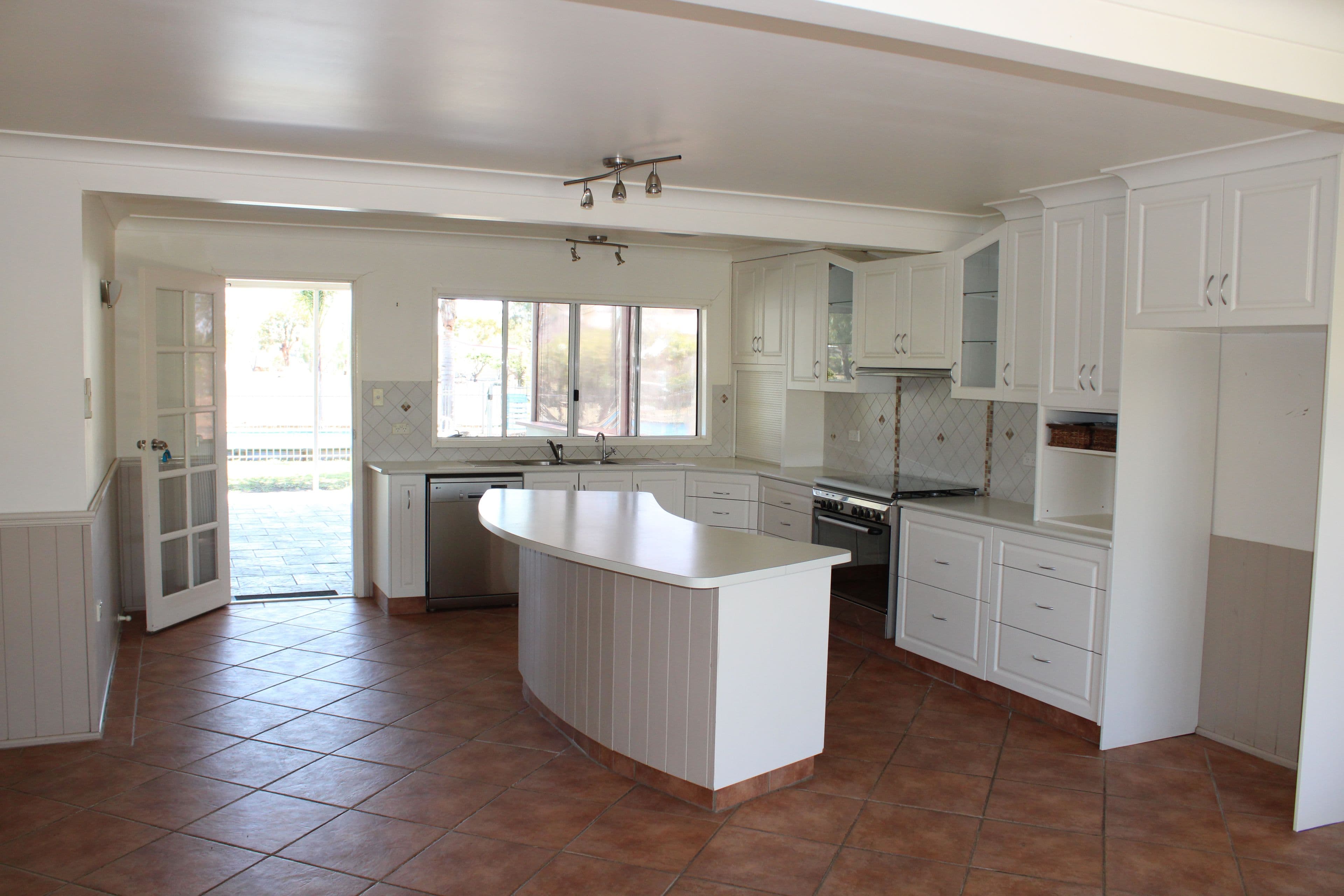 124 Nicholson Street, Dalby QLD 4405, Dalby - Thumbnail 2