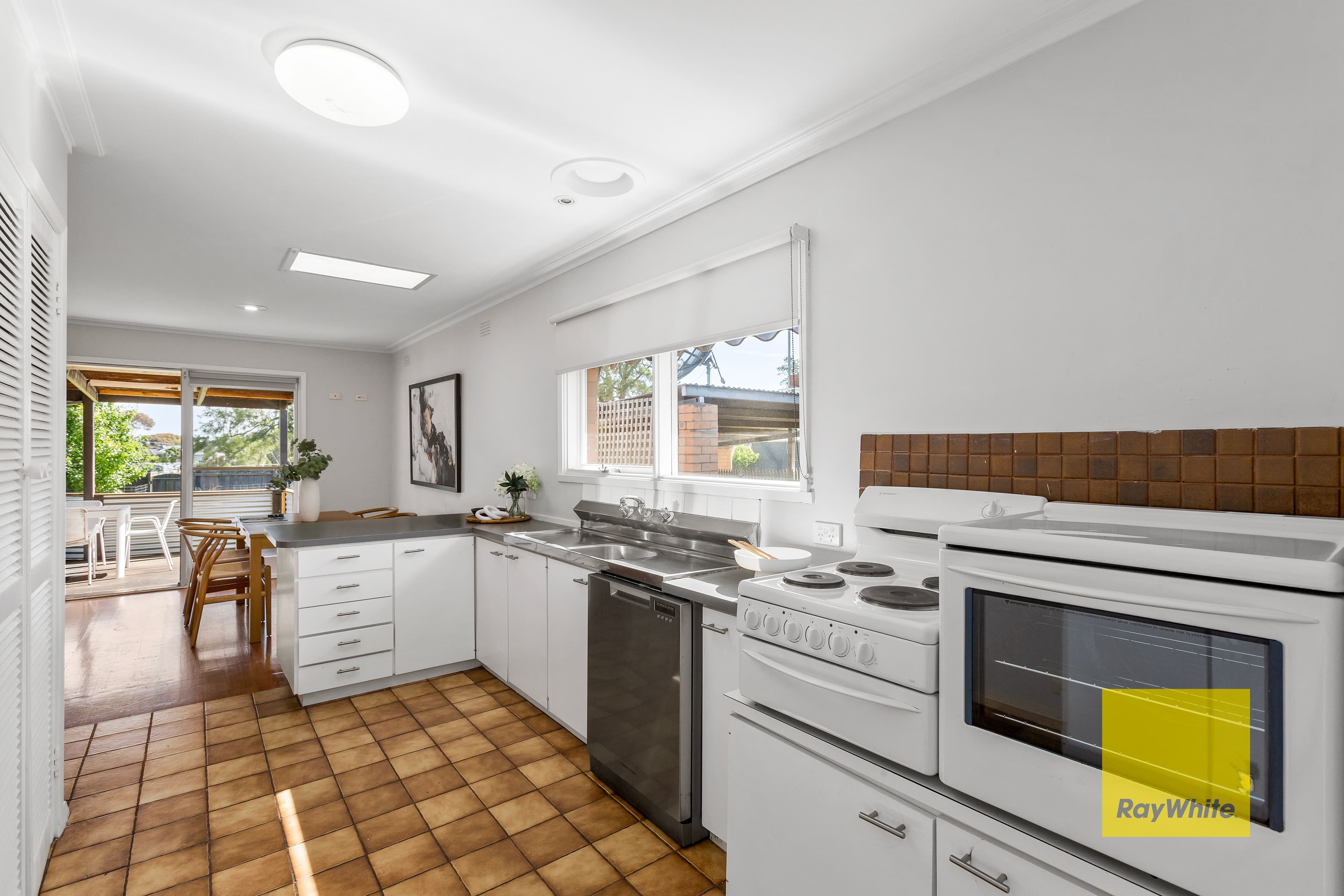13 Roycroft Avenue, Highton VIC 3216, Highton - Thumbnail 4