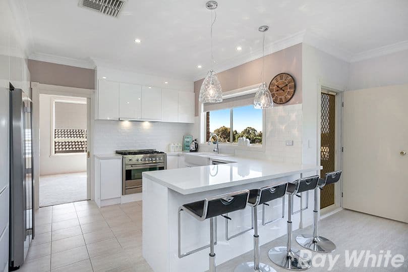 17 Remington Way, South Morang VIC 3752, South Morang - Thumbnail 2